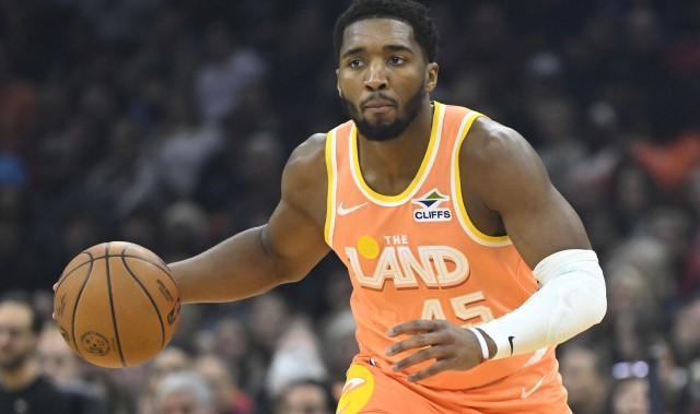 足球比分-没有你可咋办！米切尔半场11中9&amp;三分5中4砍下26分带队反超！