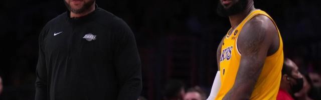 竞彩足球推荐-两场打完三分球85投19中，湖人将帅还要坚持投下去