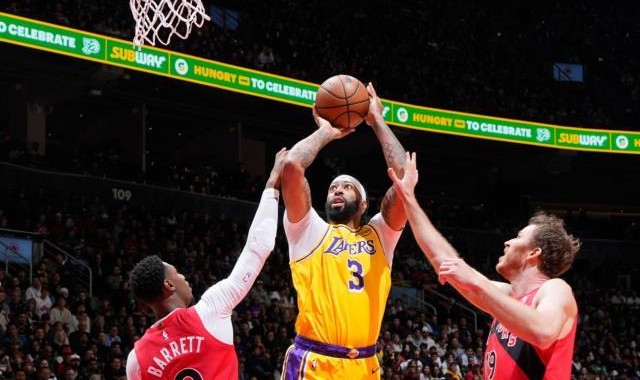 竞彩足球推荐-登上得分榜第一！最强浓眉上线无解：詹皇变帮手