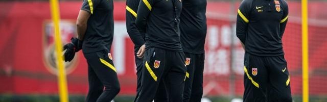 竞彩足球-国足封闭区内上量训练 李铁继续冲刺12强赛