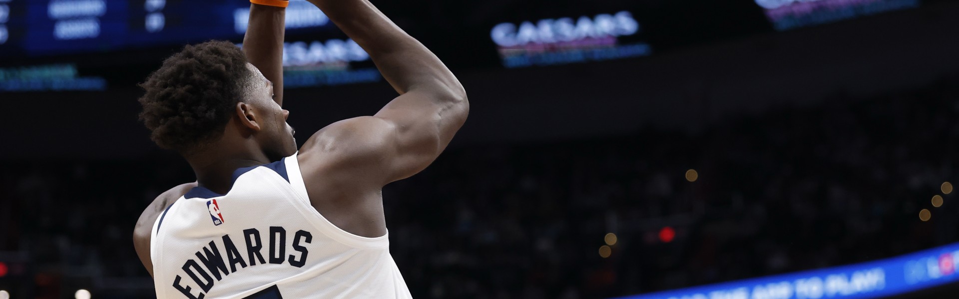 竞彩足球中奖查询-扛起产量！爱德华兹半场11投5中&amp;三分5中2 拿下17分4板1助