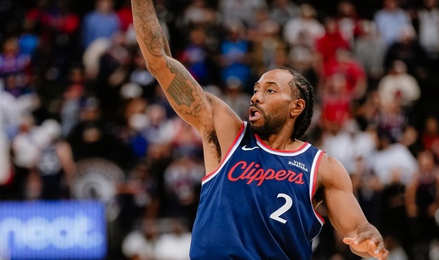 竞彩足球-哈登轰30+5+8仍无缘今日最佳！对不起，你碰到不讲理的小卡了